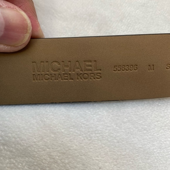 MICHAEL KORS MK LOGO Adjustable women’s belt size medium length 40” width 1.25” - Picture 5 of 11